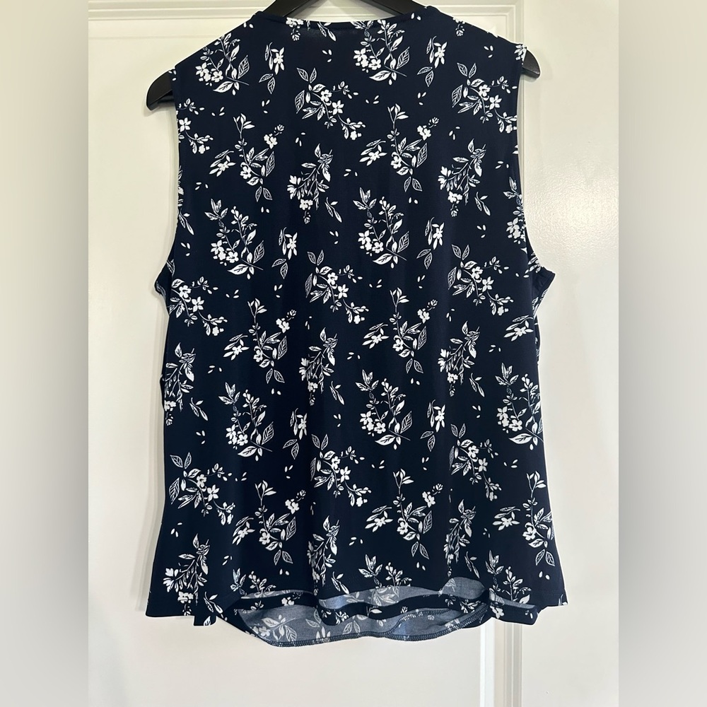 NWT VIOLETS & ROSES FLOWERY NAVY BLUE TOP - Picture 2 of 3
